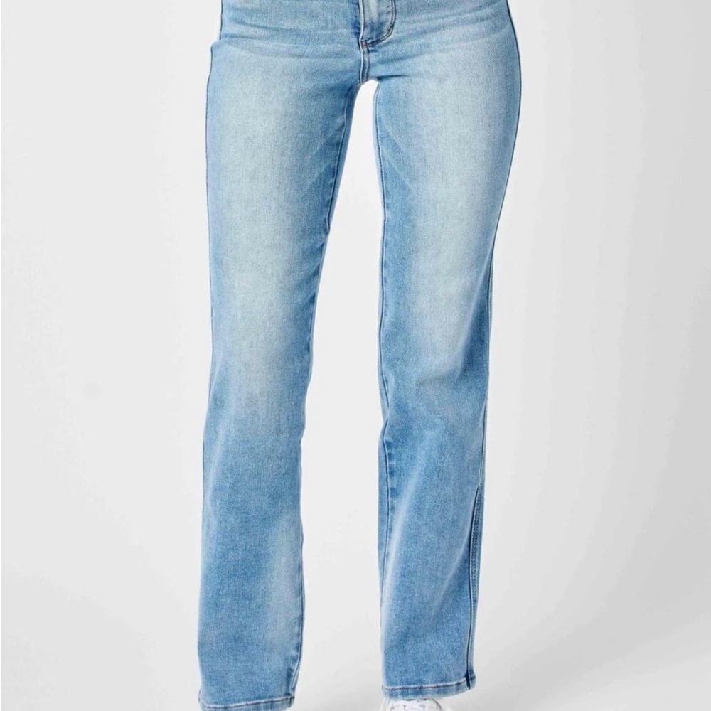 Judy Blue Light Wash Straight Leg Jeans